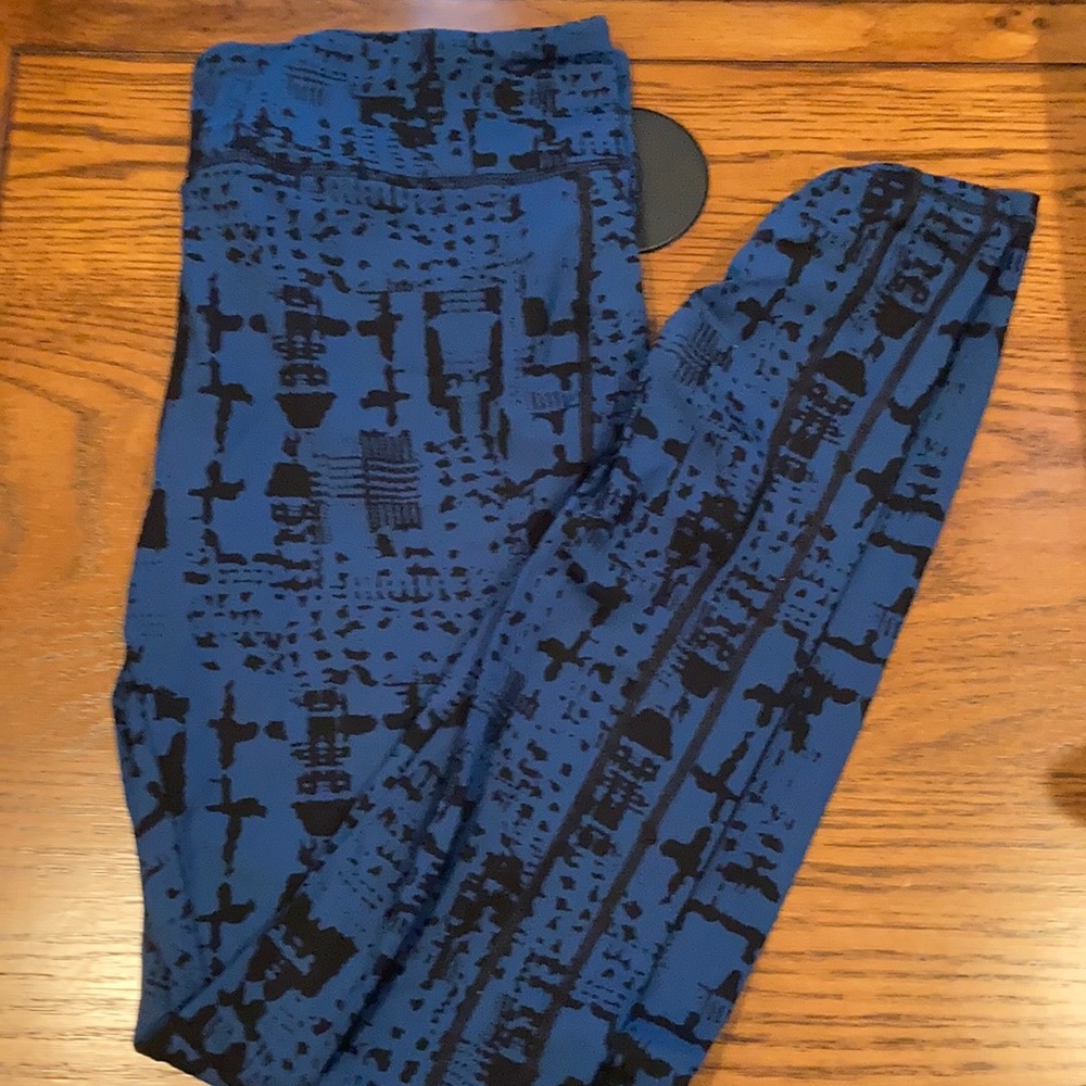 EUC Cabi leggings size large